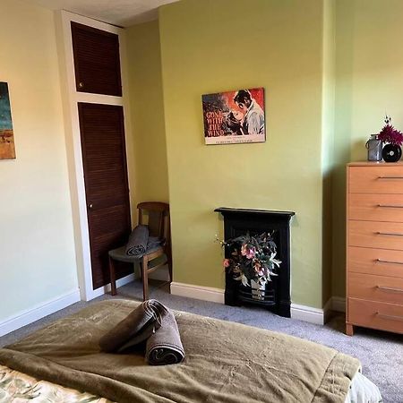Spacious 2-Bedroom House In Stockton Heath With Free Wifi By Amazing Spaces Relocations Ltd Warrington  Exterior foto